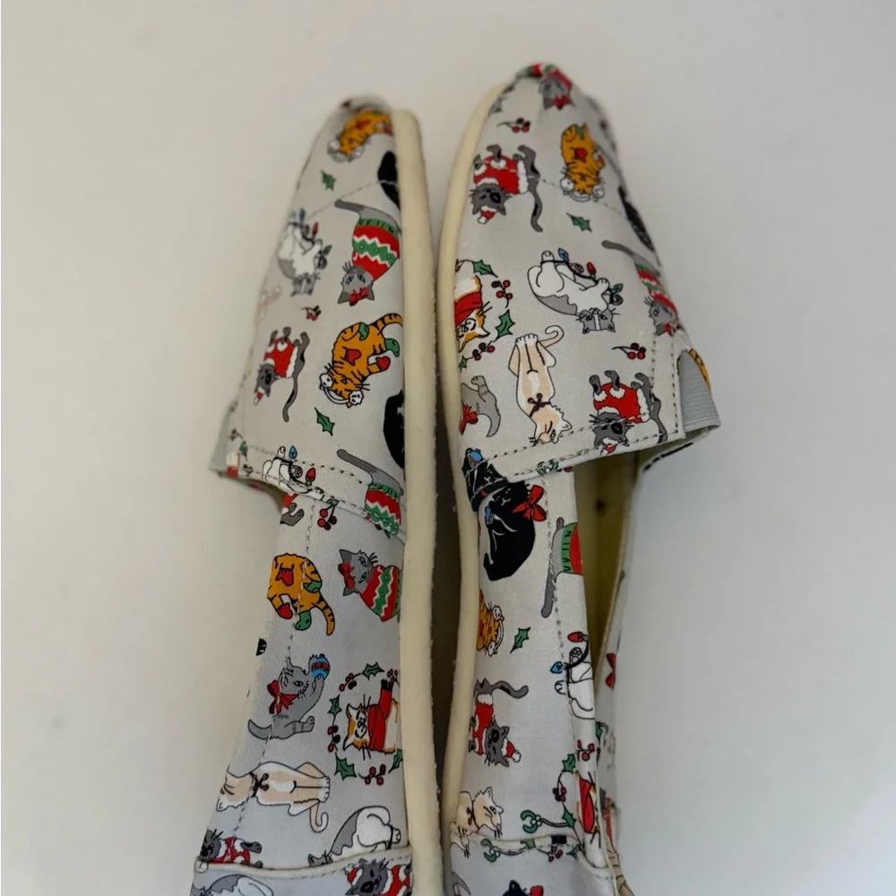 Toms Belmont Light Gray Holiday Cat Print Women's Slip-On Flats Size 9